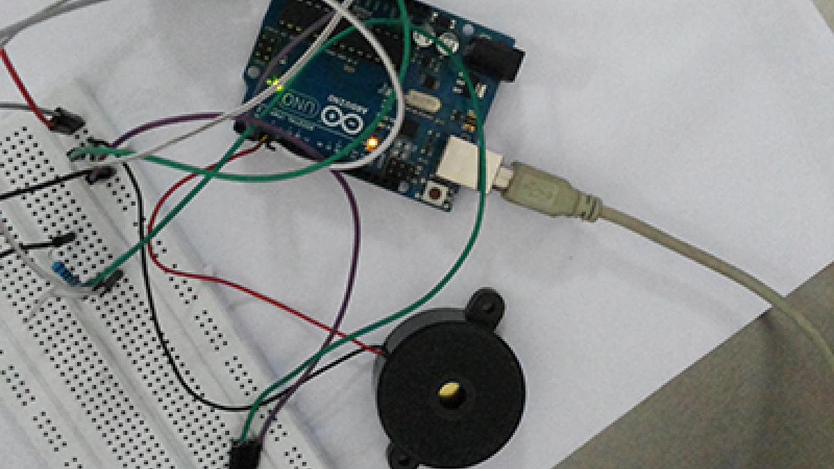 Alarm maling untuk rumah menggunakan sensor pir dan board arduino dengan biaya murah